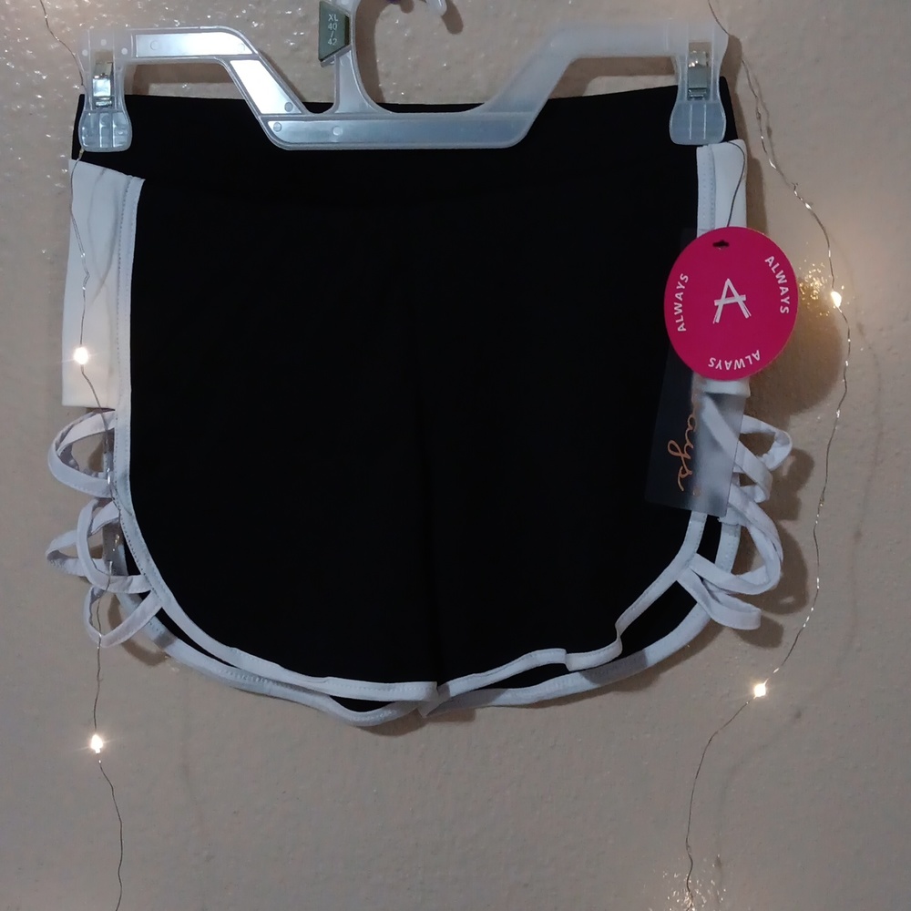 Shorts - Picture 2 of 4